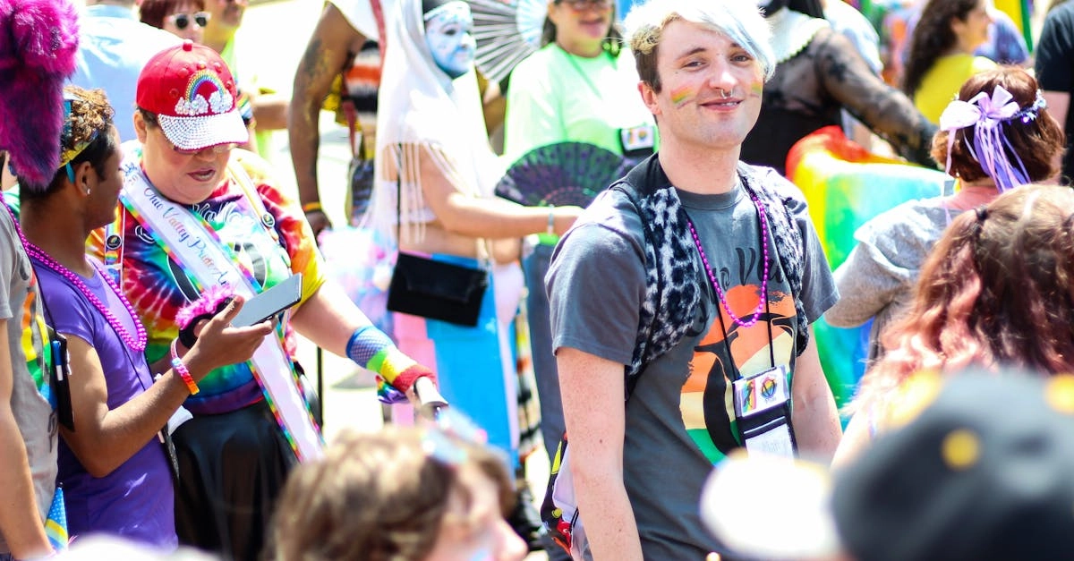 Общественная активность знаменитостей и скрытые мотивы их поступков